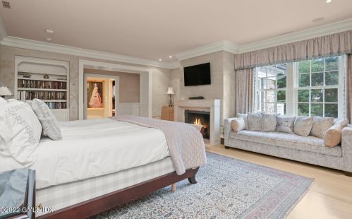 59 Mooreland Rd, Greenwich CT 06831-2645 exterior