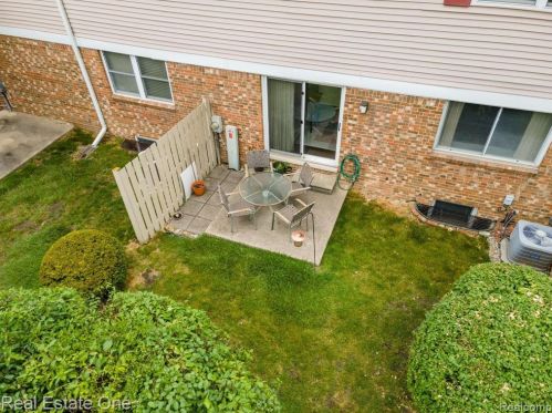 943 Kirts Blvd, Troy MI 48084-4837 exterior