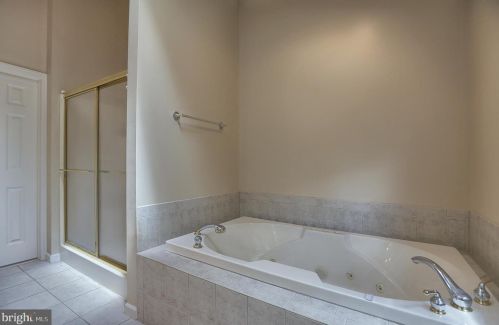 1014 Peggy Dr, Hummelstown PA 17036-9025 exterior