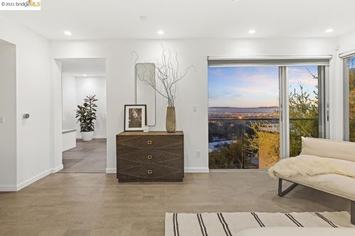 1560 Grand View Dr, Berkeley CA 94705-1637 exterior