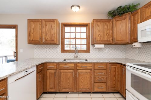 10400 Roger St, Kalamazoo MI 49002-7185 exterior