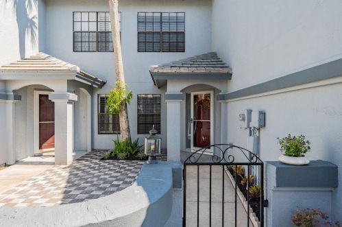 4222 Brentwood Park Cir, Tampa FL  33624-1307 exterior