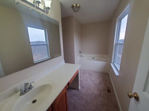 134 Nottingham Dr, Pittsburgh PA 15235-5120 exterior