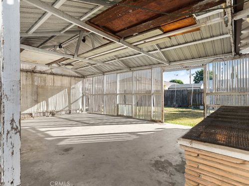 9716 Oak St, Bellflower CA 90706-5326 exterior