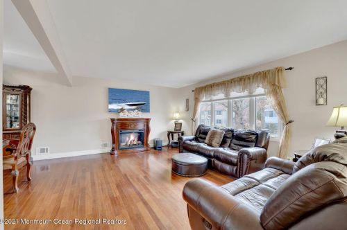 24 Sherwood Ln, Old Bridge NJ 08857-1635 exterior