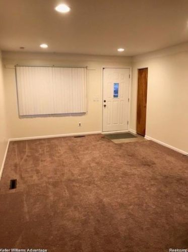 5705 Detroit St, Dearborn Heights MI  48125-3202 exterior