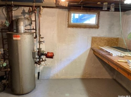 354 Amsterdam Ave, Babylon NY 11704-4922 exterior