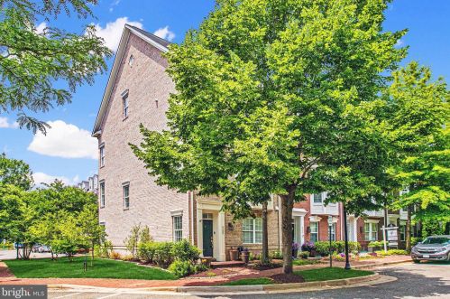 5122 Knapp Pl, Alexandria, VA 22304-8637