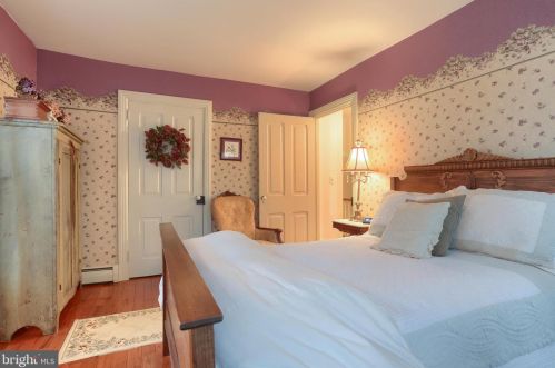 273 Main St, Hummelstown PA 17036-1721 exterior