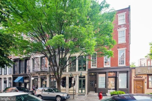 126 3rd St, Philadelphia PA 19106-1802 exterior