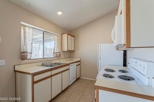 9961 Desert Aire Dr, Tucson AZ 85730-3803 exterior