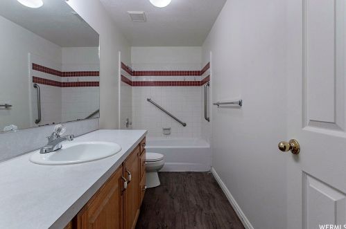 9525 Shoshone Ct, Sandy UT 84092-3074 exterior