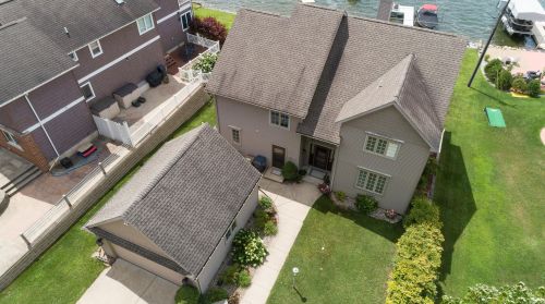 952 Eagle Lk Dr, Kalamazoo MI 49009-8429 exterior