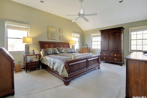 30 Buckingham Ln, Bohemia NY 11716-3979 exterior