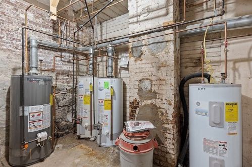 9 Elizabeth St, Worcester MA 01605-2949 exterior