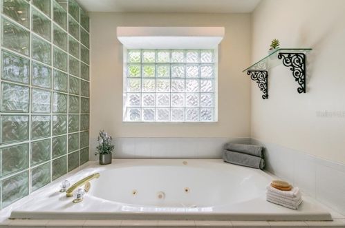 11506 Louvre Pl, Tampa FL 33617-2447 exterior