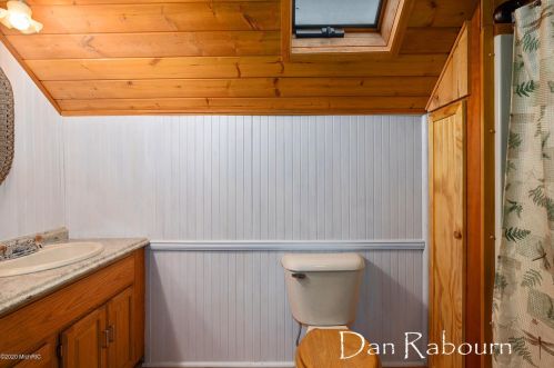 1662 136th St, Grant MI 49327-9643 exterior