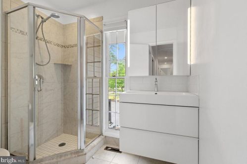 86 Castle Howard Ct, Princeton NJ 08540-4026 exterior