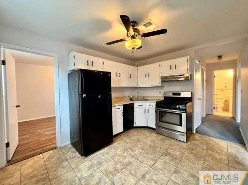 351 College Dr, Edison NJ 08817-5951 exterior