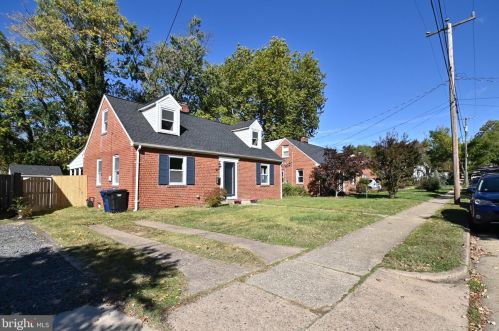 148 Moncure Dr, Alexandria, VA 22314-4946