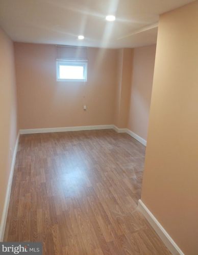 6658 Erdrick St, Philadelphia PA 19135-1604 exterior