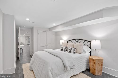 1744 T St, Washington DC 20009-7102 exterior