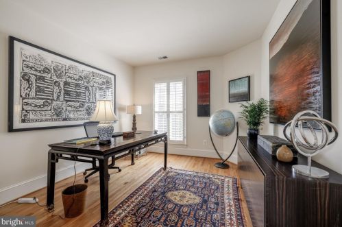 1456 Harvest Xing Dr, Mc Lean VA 22101-5651 exterior