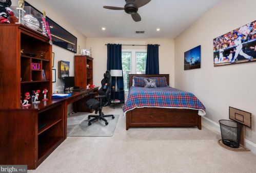 6421 Divine St, Mc Lean VA 22101-4702 exterior