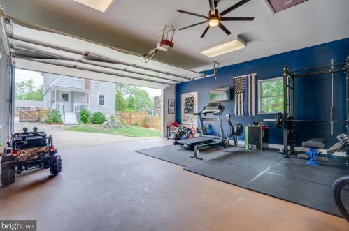 2813 Memorial St, Alexandria VA  22306-1743 exterior