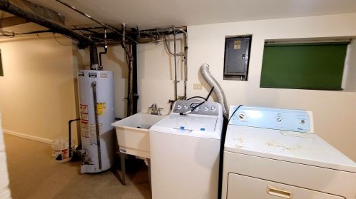 404 8 Ave, Broadview IL 60153-1515 exterior