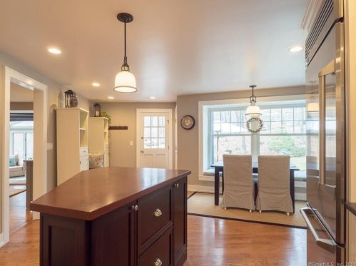 117 Whipstick Rd, Wilton CT 06897-1232 exterior