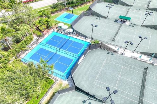 7393 Moorgate Pt Way, Naples FL 34113-5103 exterior