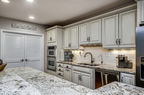 2520 Minton Dr, Moon Twp PA  15108-9207 exterior