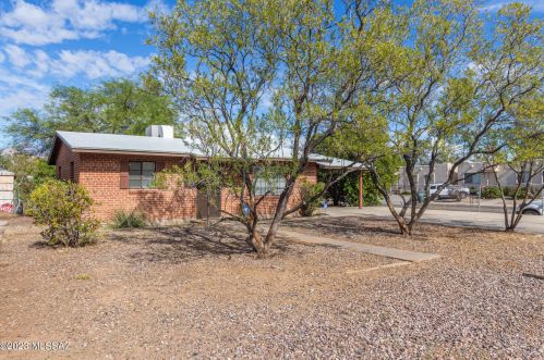 4355 Lester St, Tucson, AZ 85712-3415
