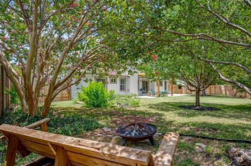 5405 Fairmont Cir, Austin TX 78745-2757 exterior