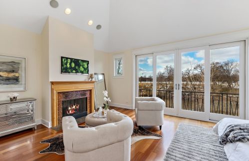 4142 Rockwell St, Chicago IL 60647-5218 exterior