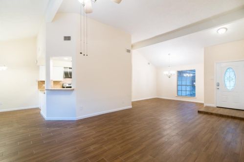 5118 Vlg Spg Dr, Humble TX exterior