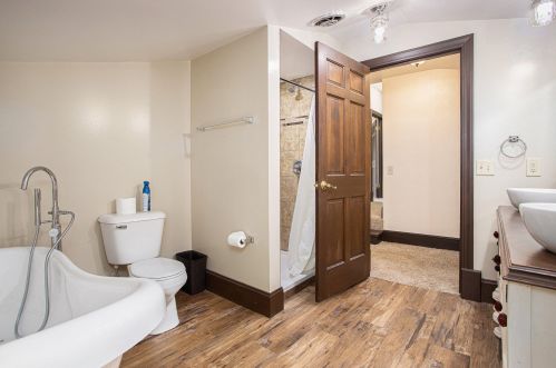 3280 D Ave, Kalamazoo MI  49009-5602 exterior