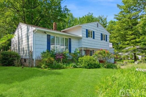 675 Curtis Ave, Edison, NJ 08820-2333