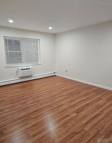 32 Woodedge Ave, Edison NJ exterior