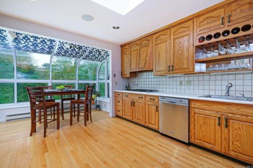 939 Long Hl Rd, Briarcliff NY 10510-2119 exterior