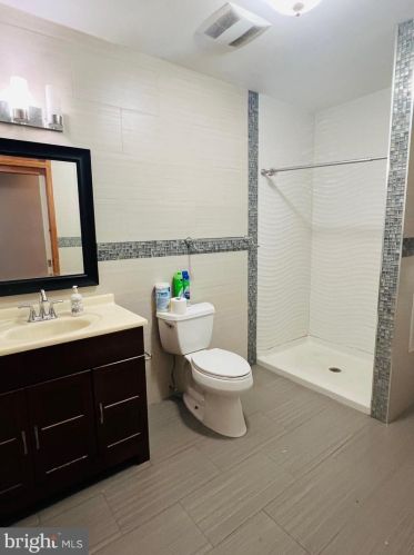 1011 Christian St, Philadelphia PA 19147-3736 exterior