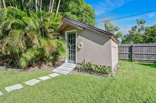 547 101 Ave, Naples FL 34108-3202 exterior