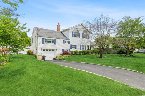 3 Lyons St, Huntington Station, NY 11747-1000