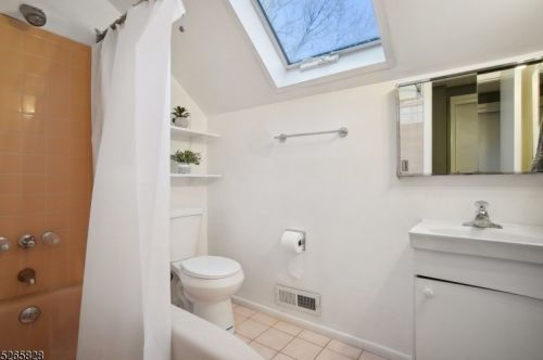 117 Stephenville Pkwy, Edison NJ 08820-2610 exterior