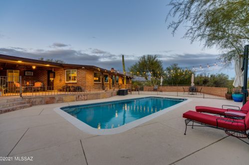 4150 La Cadena, Tucson AZ 85718-6148 exterior