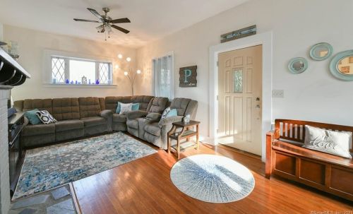 1490 Hartford Tpke, North Haven CT 06473-1245 exterior