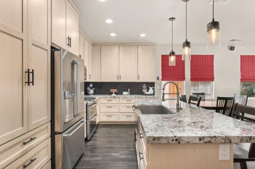 1272 Paseo Belleza, Turlock CA 95382-7396 exterior