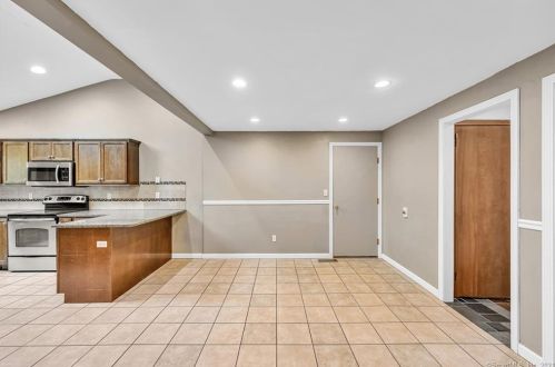 10 Pheasant Run, Windsor CT 06095-1549 exterior