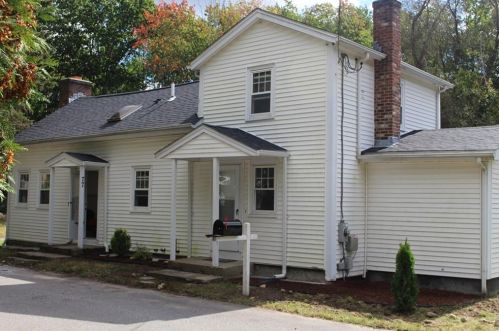 77 Belfield Dr, Providence, RI 02919-1801